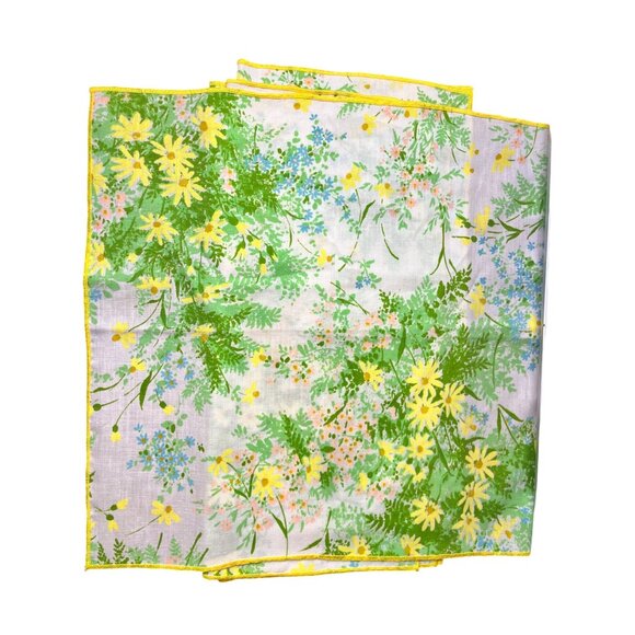 Retro Floral Napkins Yellow Dainty Mod Cottagecore Classic Chic Set of 4 - Picture 1 of 8